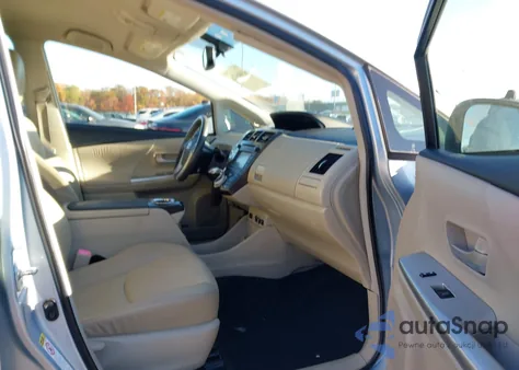 2012 Toyota Prius V Five z USA, uszkodzony, nr VIN JTDZN3EU8C3107788